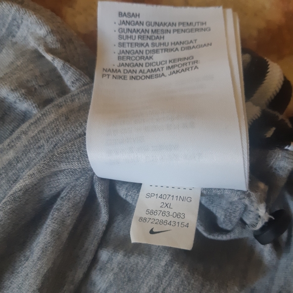 Classic Nike Polo Shirt - Picture 3 of 15